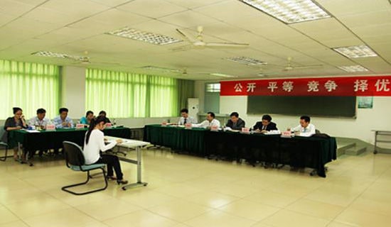 大學生求職面試自我介紹(通用15篇)